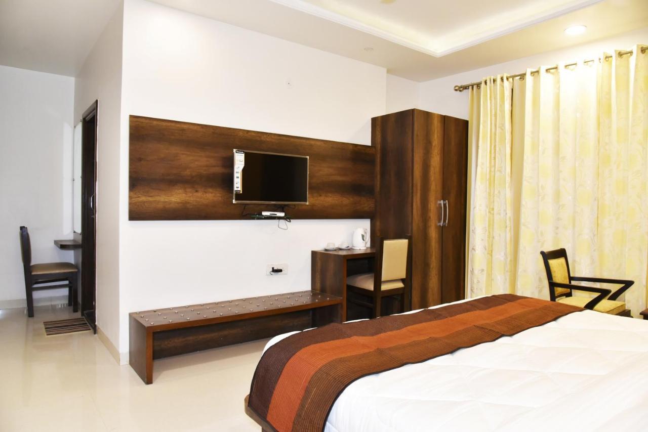 Hotel Hollywood Heights Near Railway Station Amritsar Exterior photo