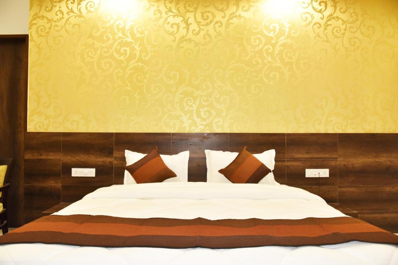 Hotel Hollywood Heights Near Railway Station Amritsar Exterior photo