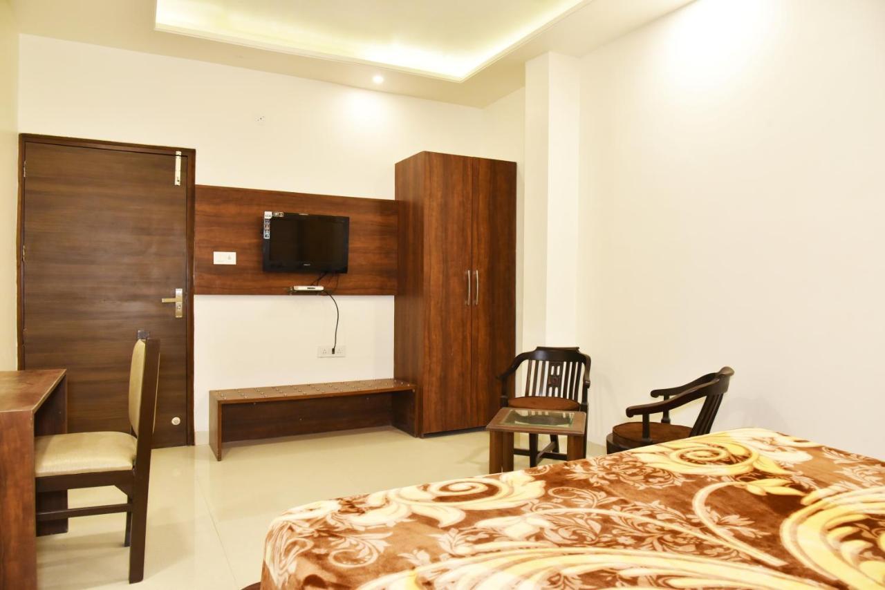 Hotel Hollywood Heights Near Railway Station Amritsar Exterior photo