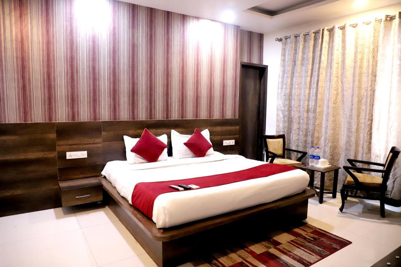 Hotel Hollywood Heights Near Railway Station Amritsar Exterior photo