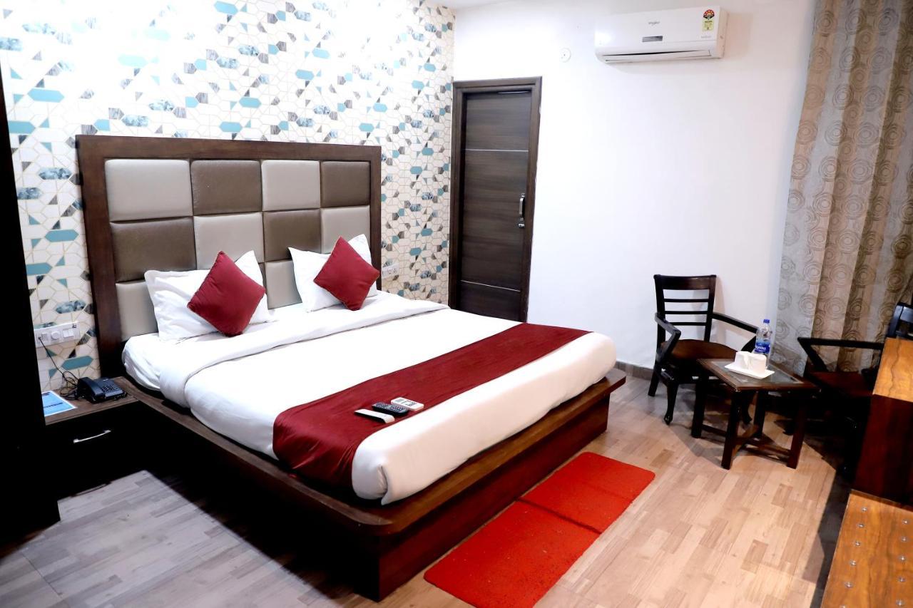Hotel Hollywood Heights Near Railway Station Amritsar Exterior photo