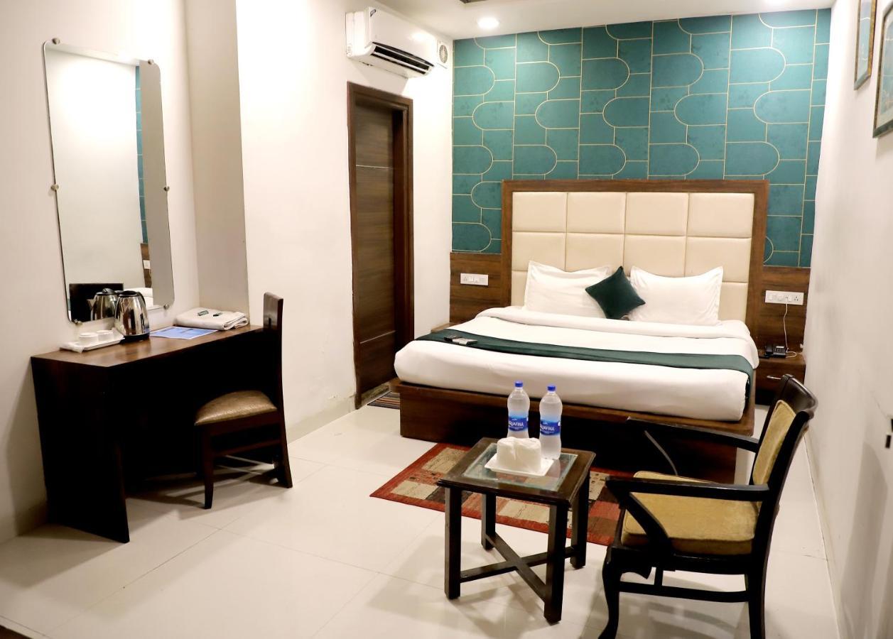 Hotel Hollywood Heights Near Railway Station Amritsar Exterior photo
